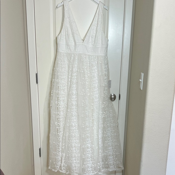 Lulus Ivory Sweetest Beloved Mesh Embroidered
Sleeveless Maxi Wedding Dress 2X - Picture 4 of 11